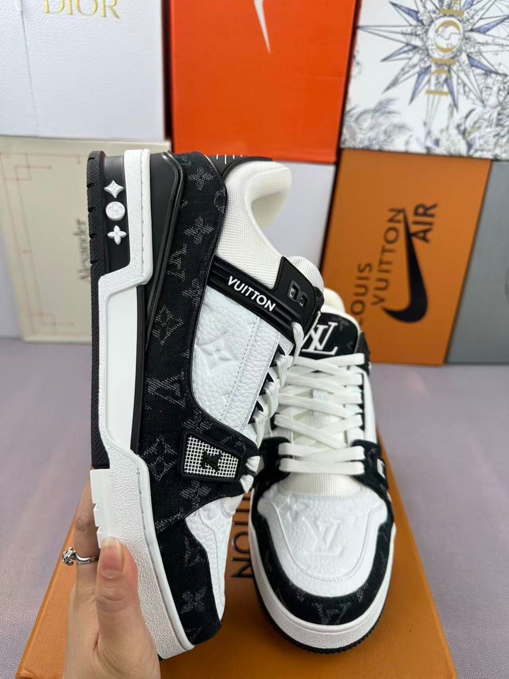 Louis Vuitton Black & White LV Arch Light Sneakers - Picture 8 of 9